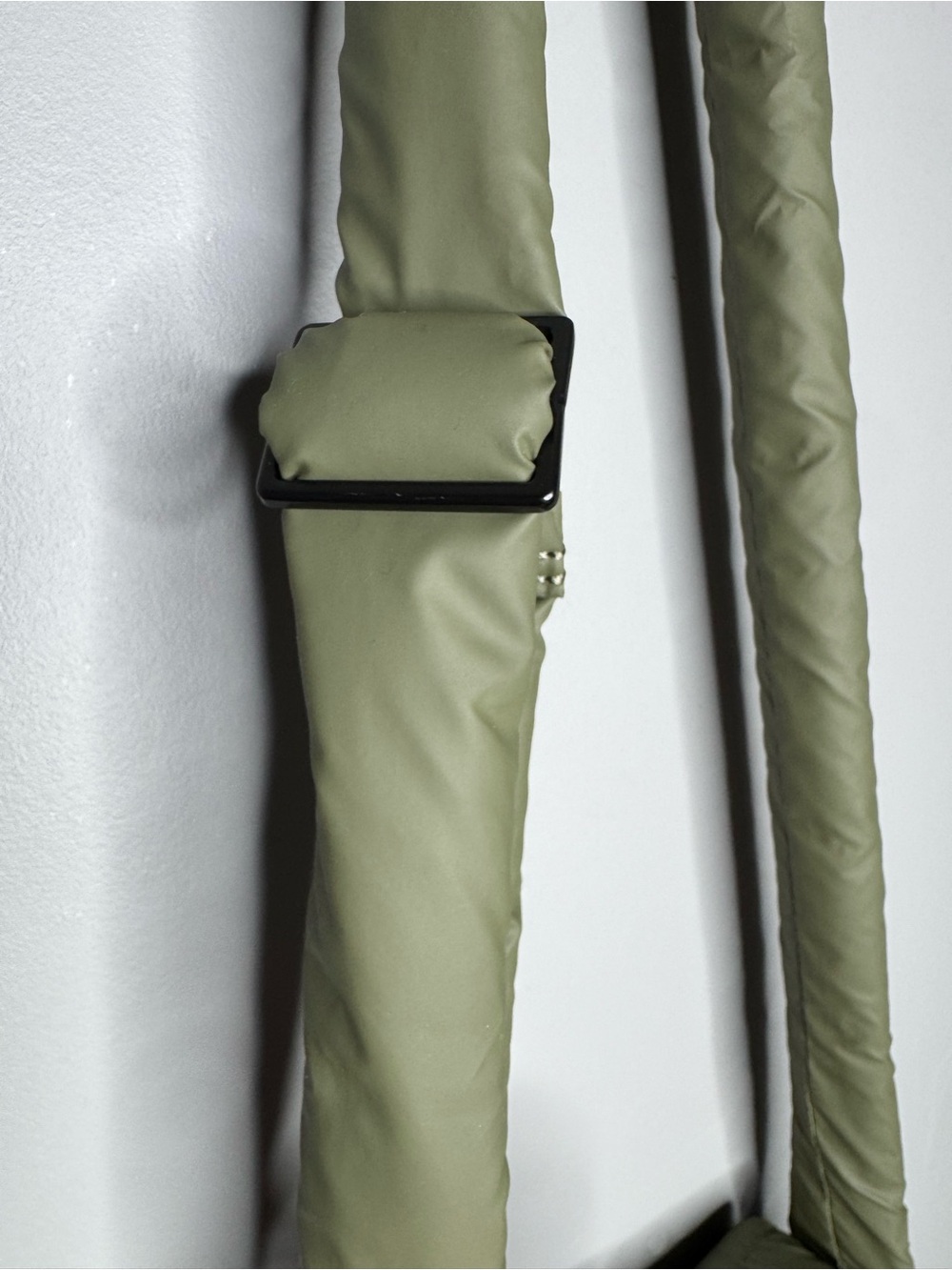 Vee Collective Porter Messenger Bag in green padded nylon boho Lagenlook casual - Picture 9 of 11
